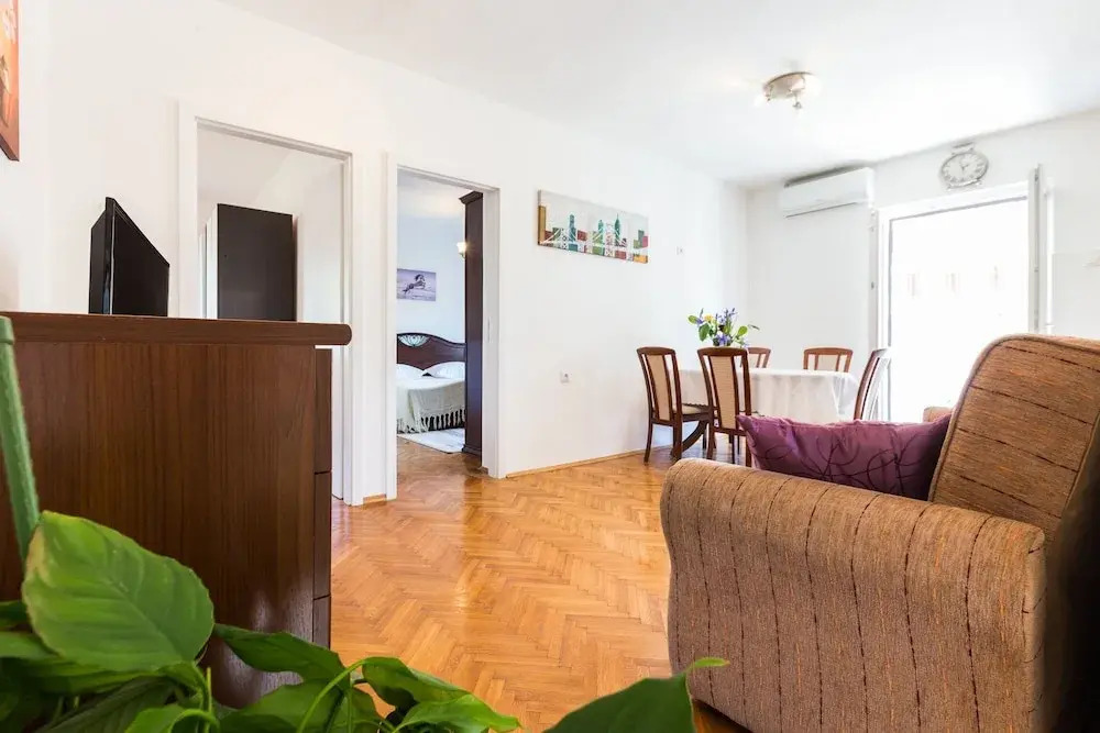 Lovely Leisure Apartments With Pool