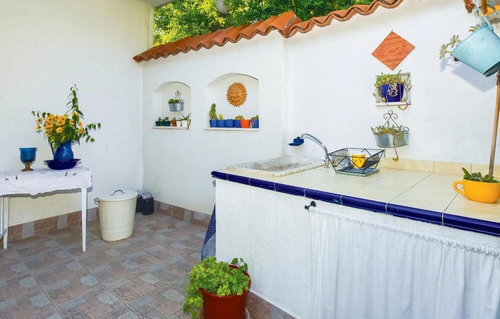 Pet Friendly Home In Zrnovnica