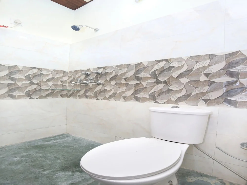 OYO 15644 Hotel Karma