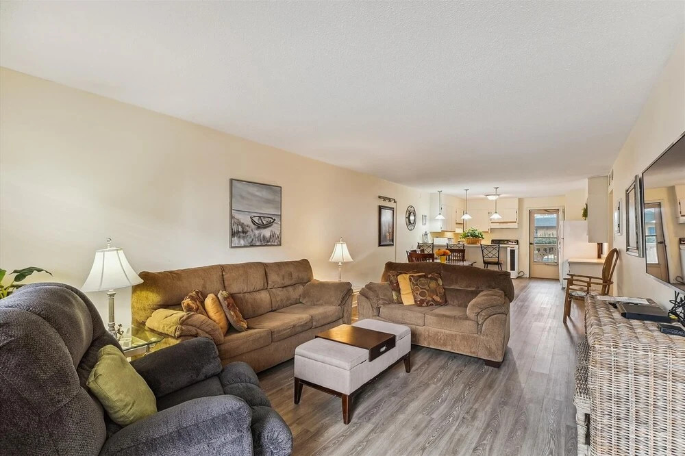 Venus 219 - 2nd Floor 1 BR on Okaloosa Island with easy beach access by RedAwning
