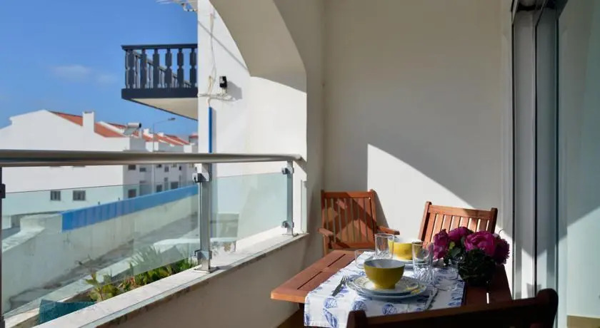 Feels Like Home - Cosy flat with Patio in Ericeira