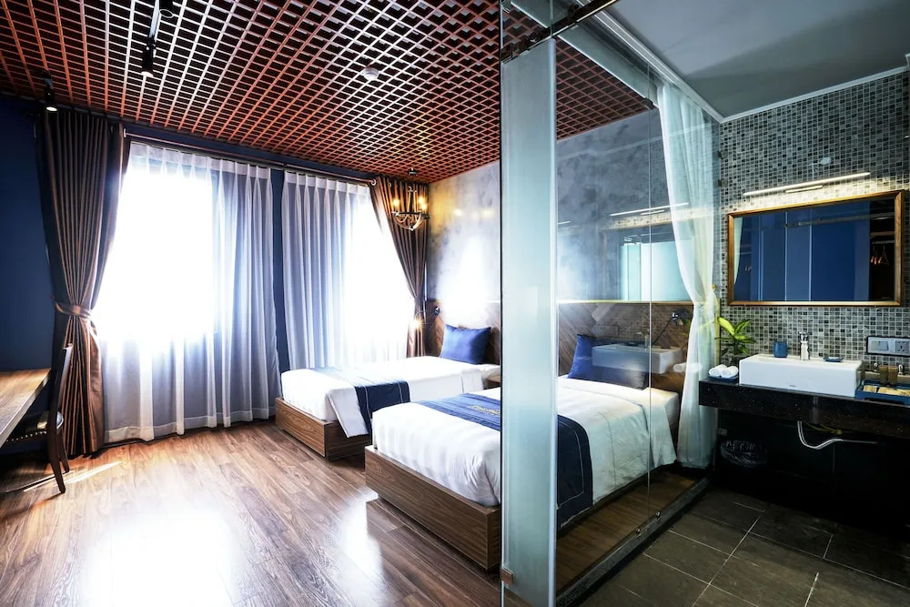 1925 Ha Long Hotel