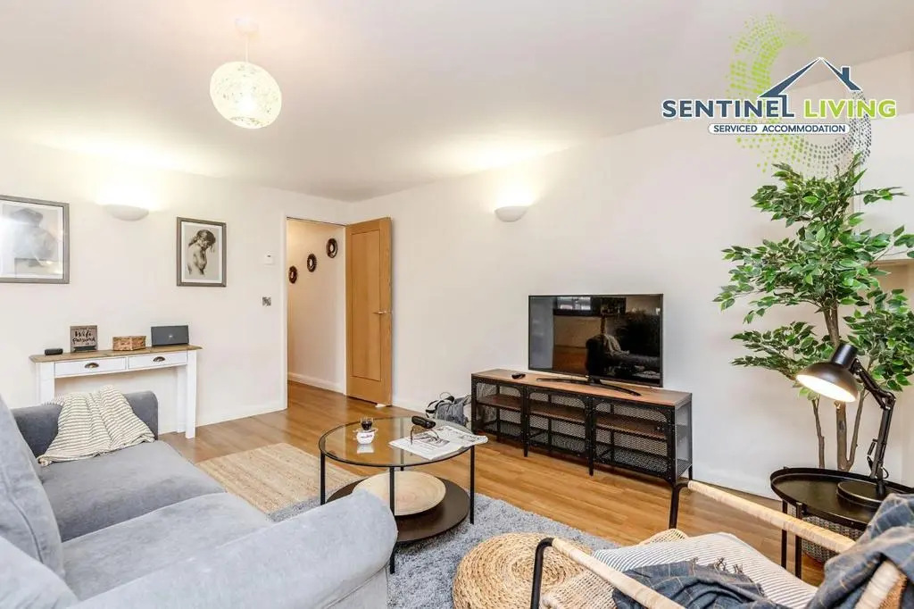 Sentinel Living Serviced Accommodation, Windsor, 2 Bedroom Apartment with Free Parking and WiFi