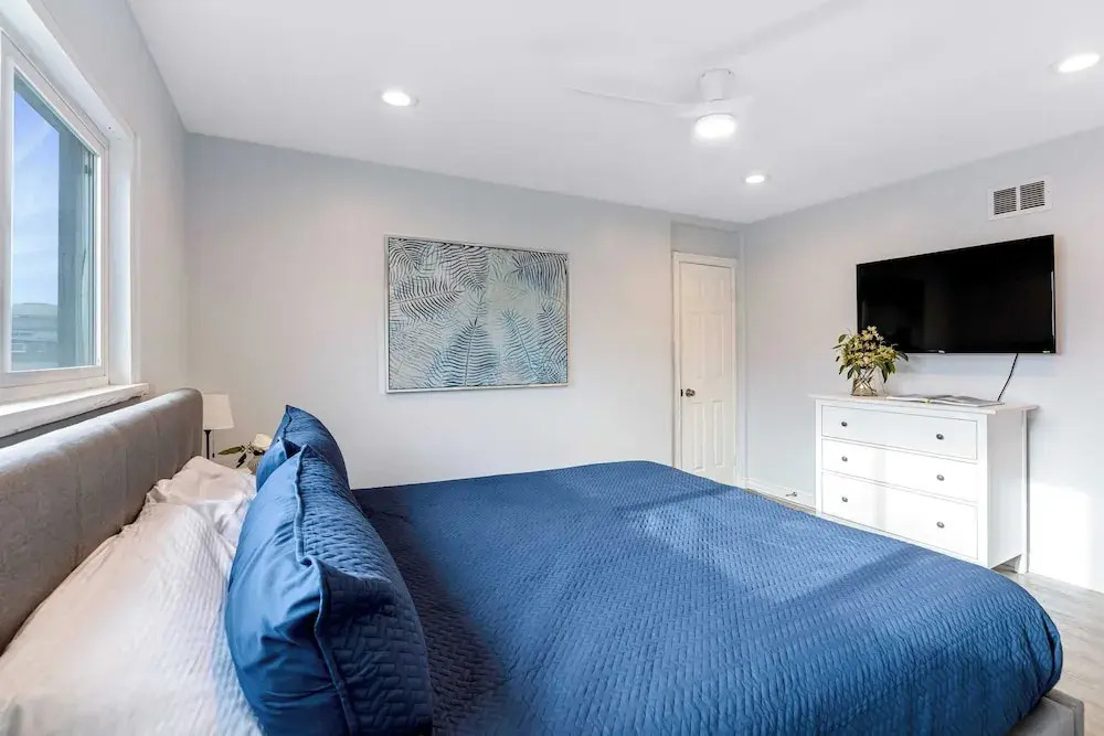Sandy and Shelly by Avantstay Sleeps 18 Near Beach, Shops & Eateries Ocean Views + Patio