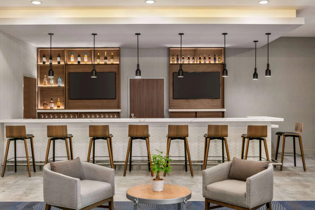 La Quinta Inn & Suites by Wyndham College Station North