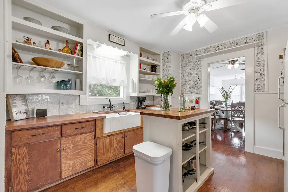 New! Charming Haus Near to Main St!