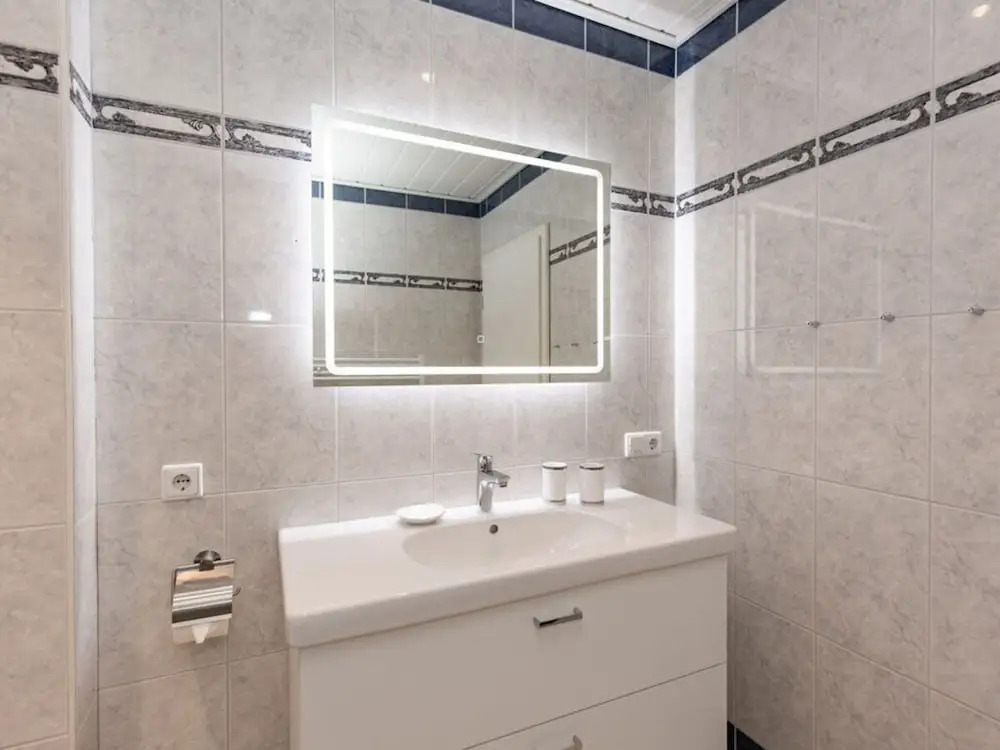 Hoppe 1 Modern Retreat