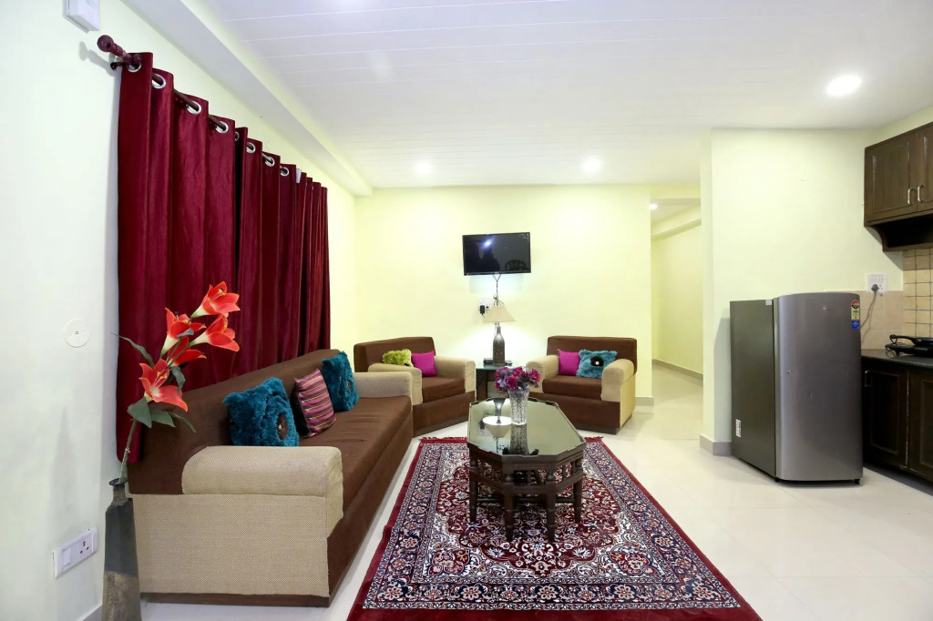 OYO 10407 Home Modern 3BHK Sanjauli Market