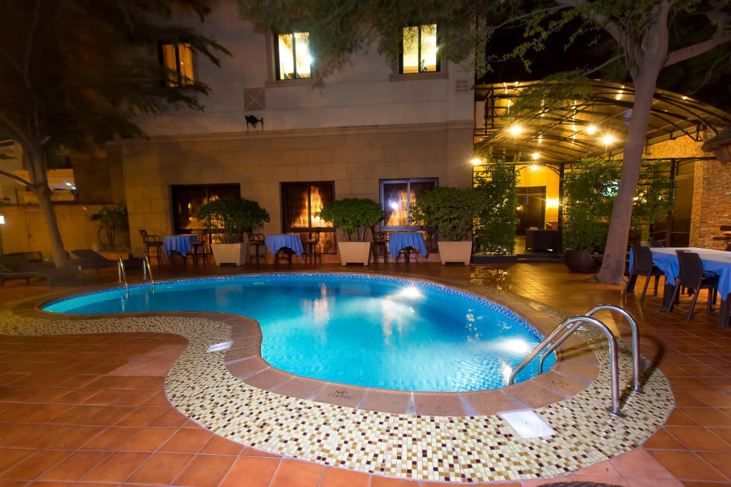 Victoria Crown Plaza Hotel