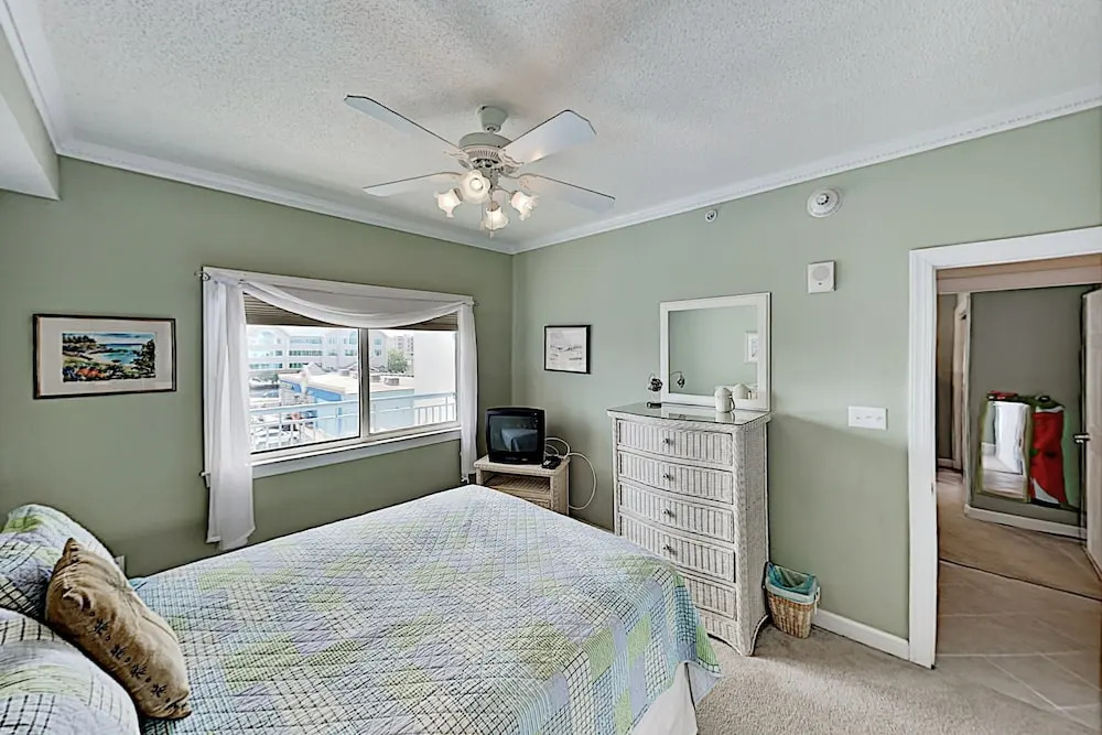 Bayfront Bliss Rooftop Pool, Short Walk To Beach 3 Bedroom Condo