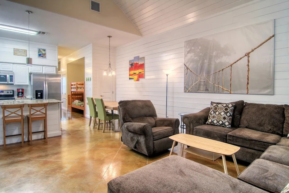 Tropical Paradise Pb209 3 Bedrooms 3 Bathrooms Condo