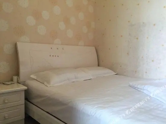 Chongqing Wuduqin Family Apartment