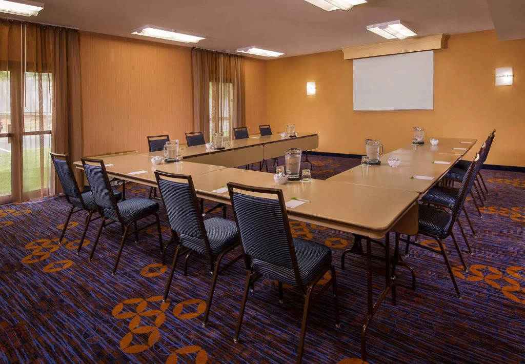 Courtyard by Marriott Richmond West