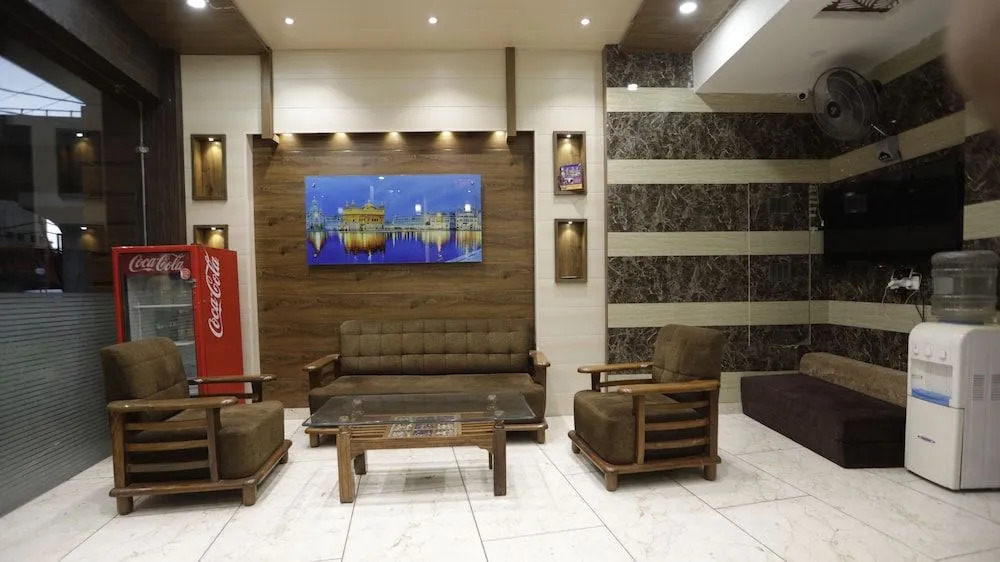 OYO 77326 Hotel Royal View