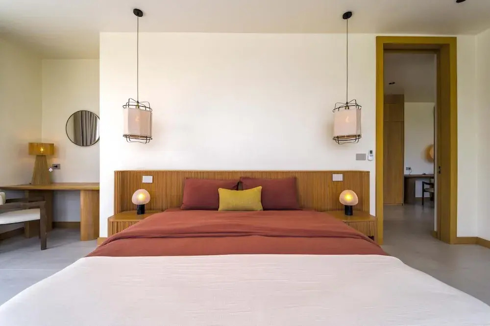Ultra-Modern 6-Bedroom in GolfCourse PH6