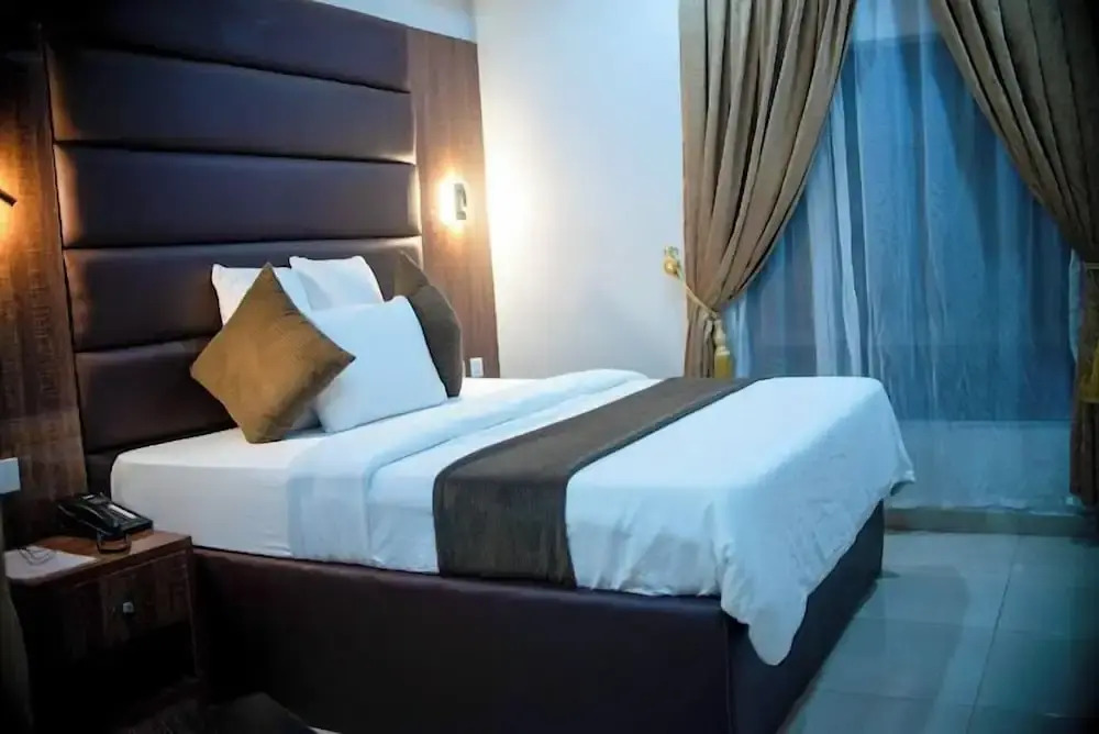Binos Inn Hotel and Suites