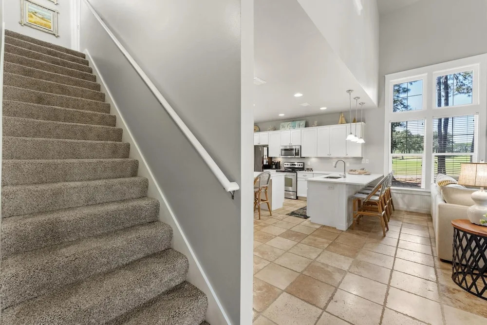 1369 Laurel Grove "the Crows Nest"