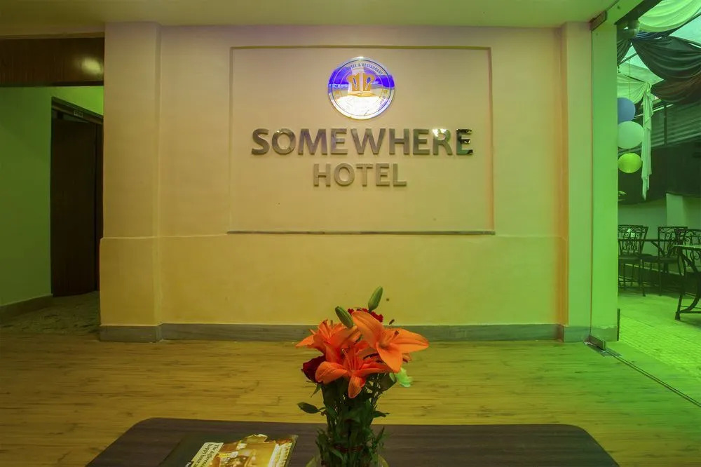 Oyo 146 Somewhere Hotel & Restaurant