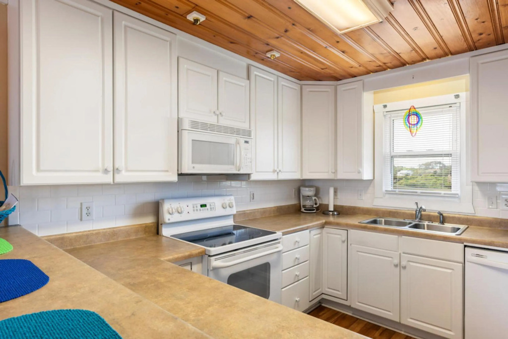 A Beach Music Paradise by Oak Island Accommodations
