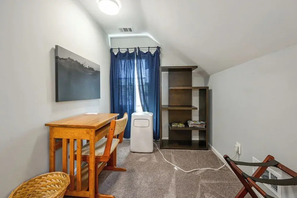 Plan A Trip To Georgia Aquarium In This Comfy 3BR
