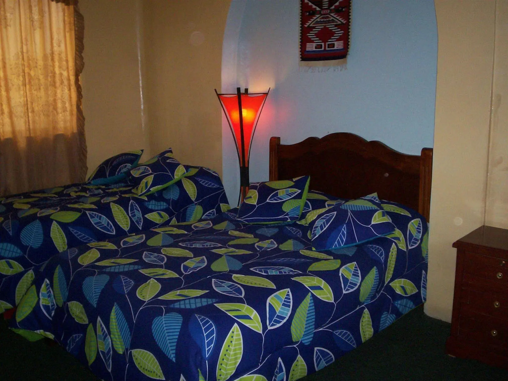 Hostal White House