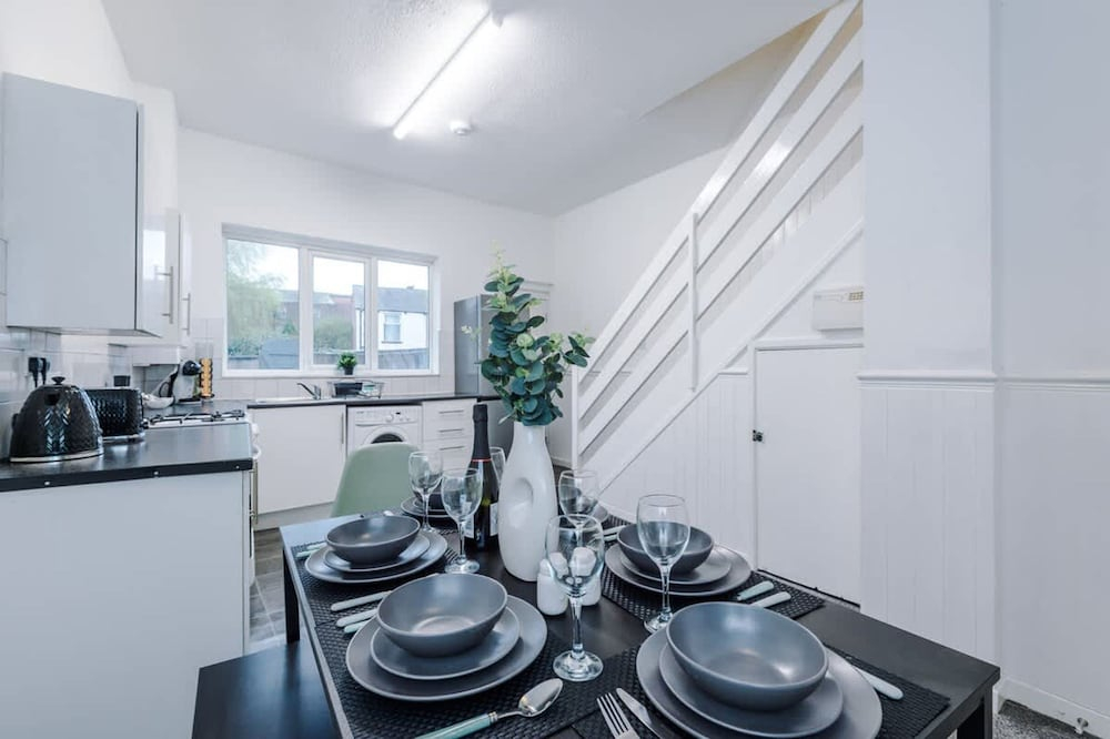 Spacious Home Ideal for Contractors Sleeps 7