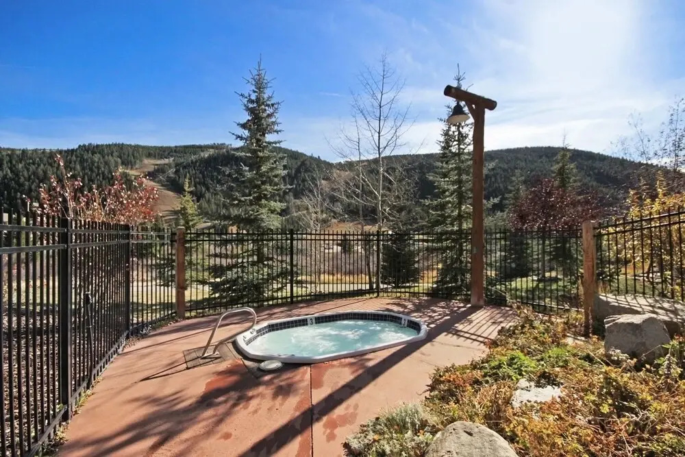 2656 Tenderfoot Lodge 2 Bedroom Condo by RedAwning