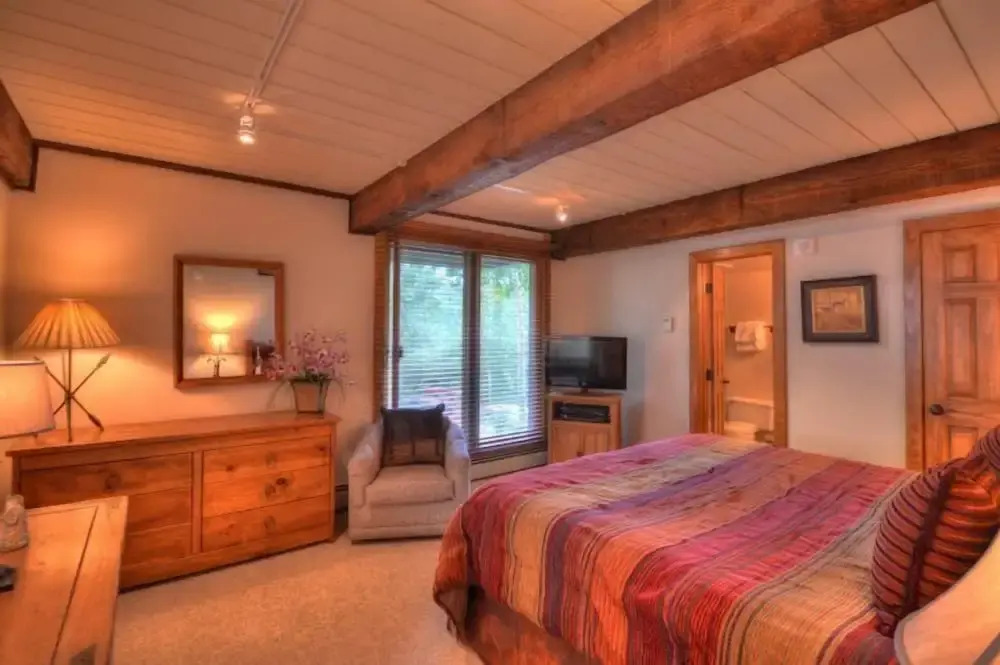 Comfortable And Convenient Ski In, Ski Out 4 Bedroom Condo In Snowmass Village