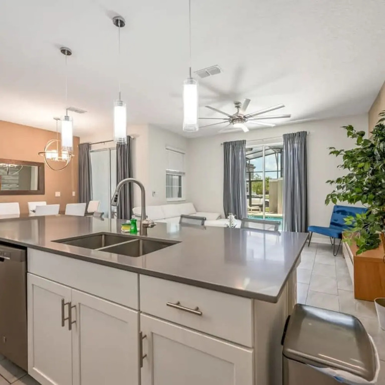 Magical Retreat - A Spacious Villa 10 min From Disney