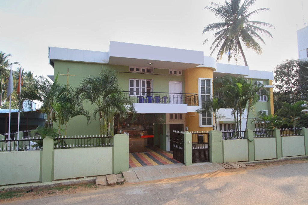 MSR Comforts by OYO Rooms