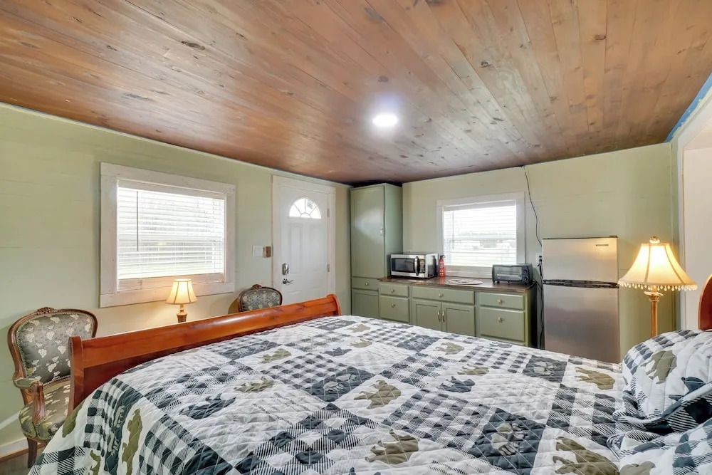 Explore Cades Cove & Smoky Mtns! Restored Cabin