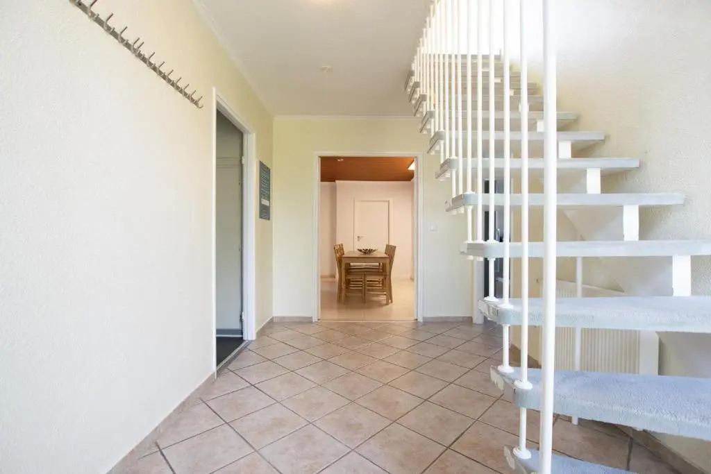 Tolstov House - 6 Room Villa with Garden - 15 Min Messe DUS & Airport DUS