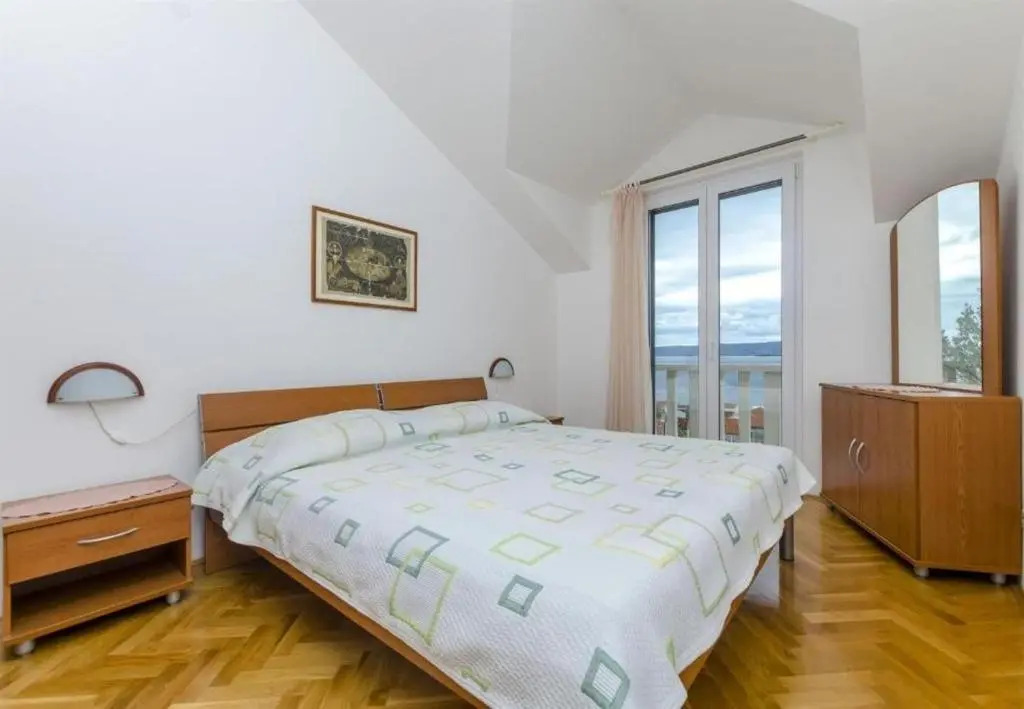 Apartments and rooms Mate1-near sea