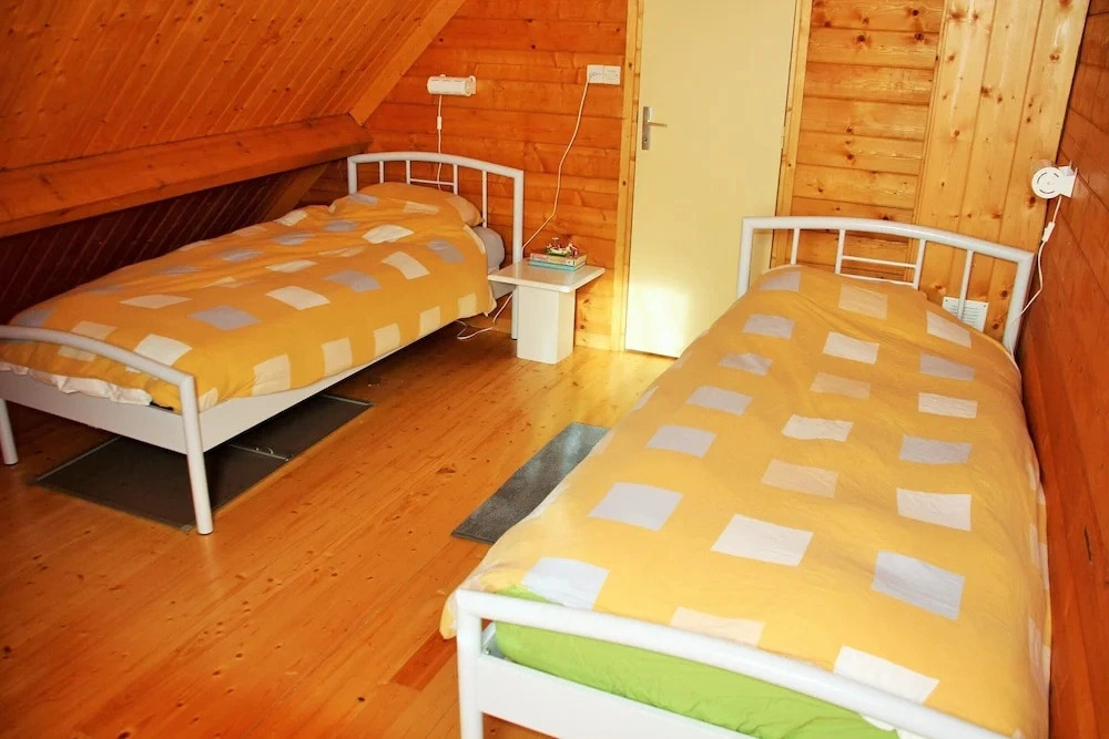 Lakeside Escape for 6 Guests