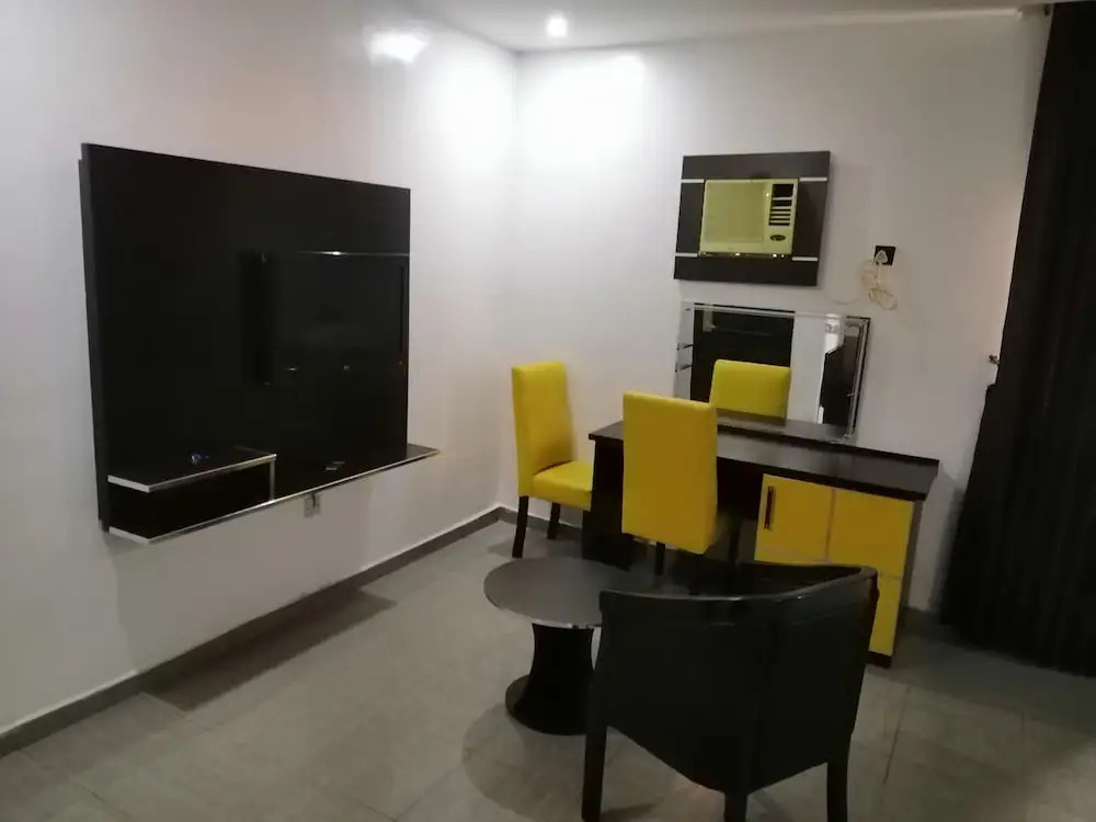 Chalon Suites