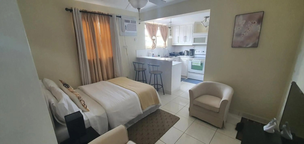 Hastings Towers 4D - Studio Apt Opp Beach