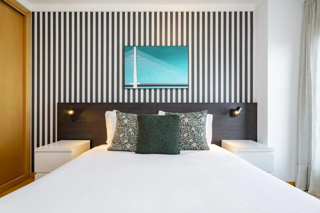 WHome @Panoramic Living w/ Elevator, AC, Garage perfect for Families & Business Travellers