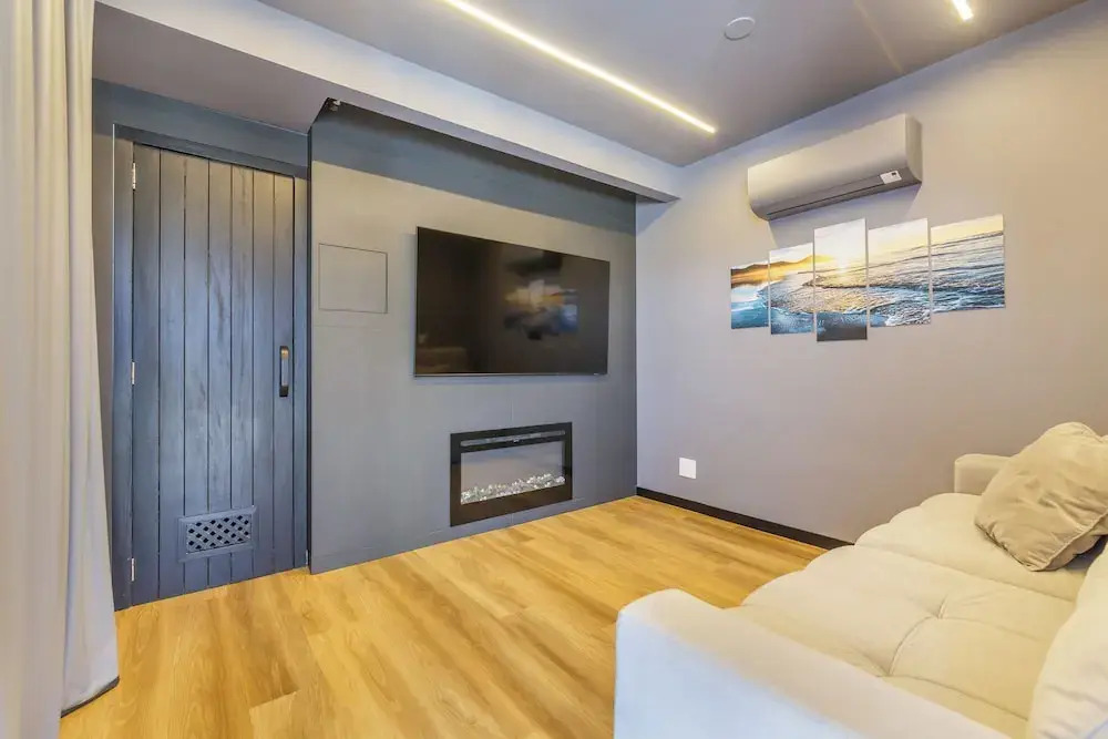 House w/ Gourmet Area, Just 10min From the sea OSH
