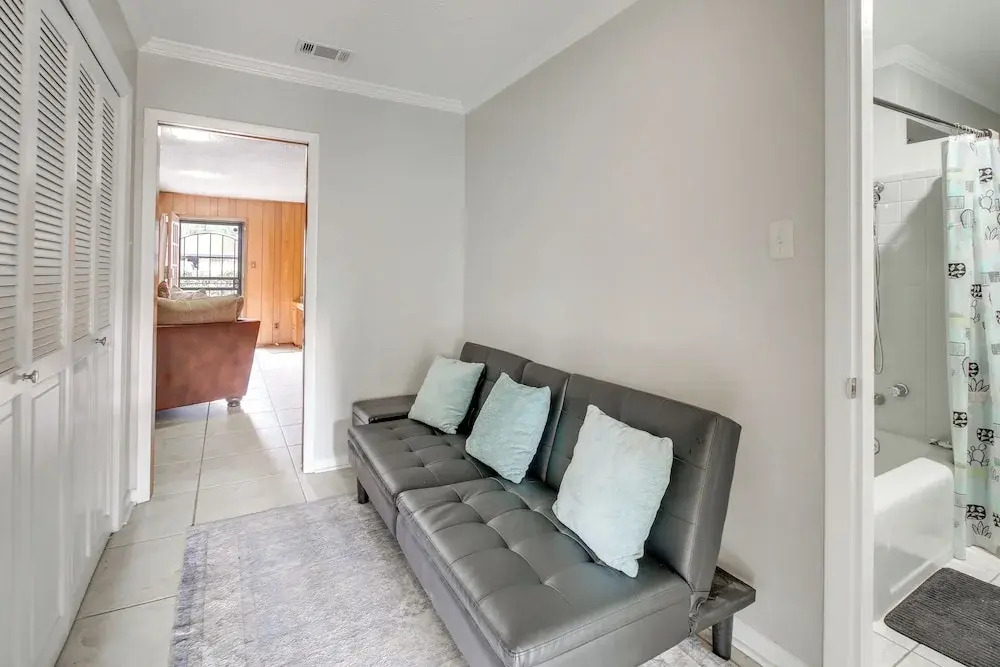 Spacious Little Rock Home w/ Patio - 9 Mi to Dtwn!