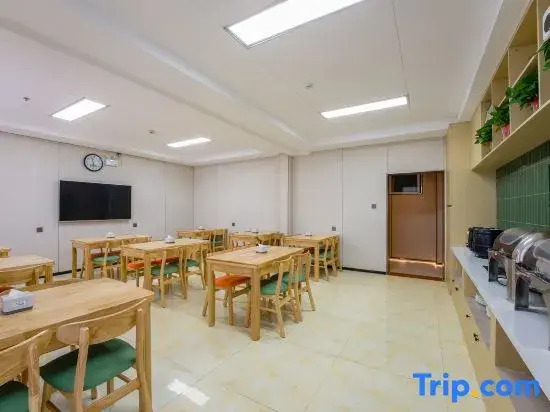 Ruiste Hotel (Shijiazhuang East Station Tianshanhai World Store)