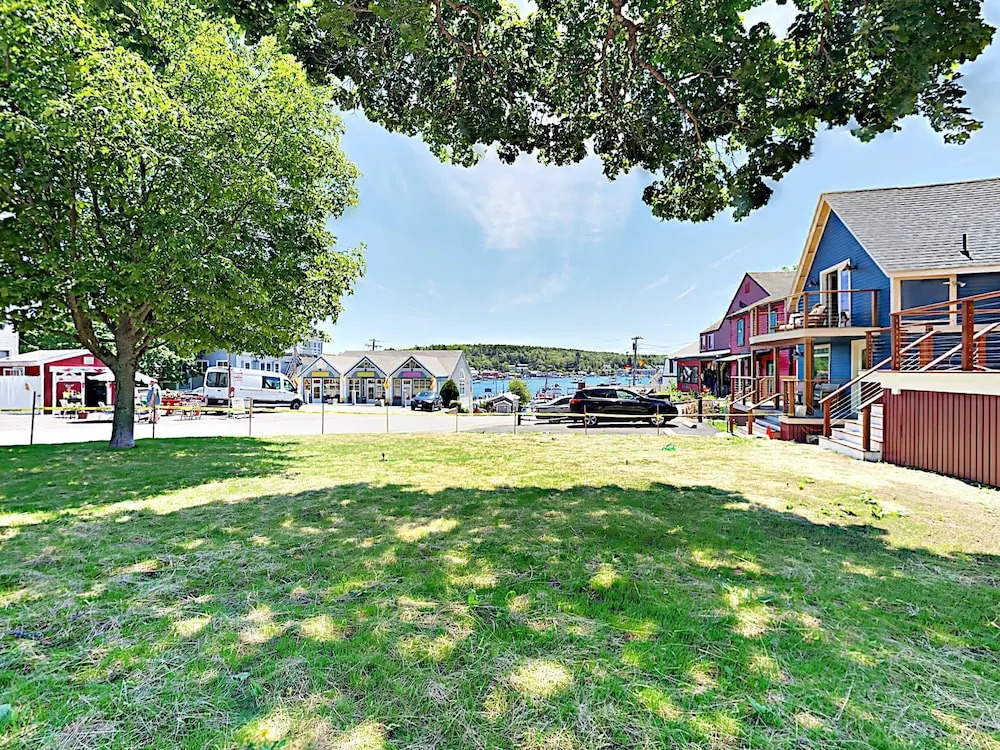 Newly Renovated 3br In Boothbay Harbor 3 Bedroom Apts
