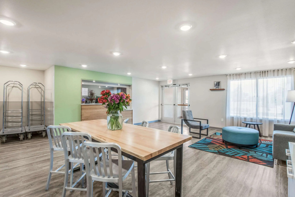 WoodSpring Suites Chicago Midway