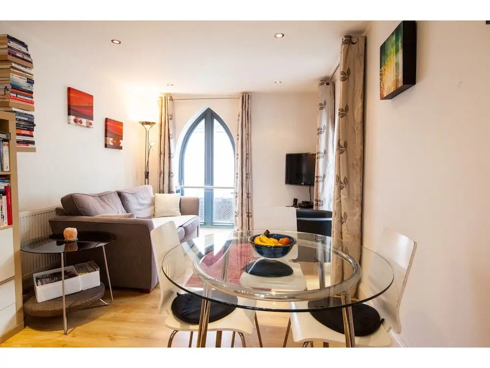 Sunny & Charming Flat for 2 in Tranquil Richmond