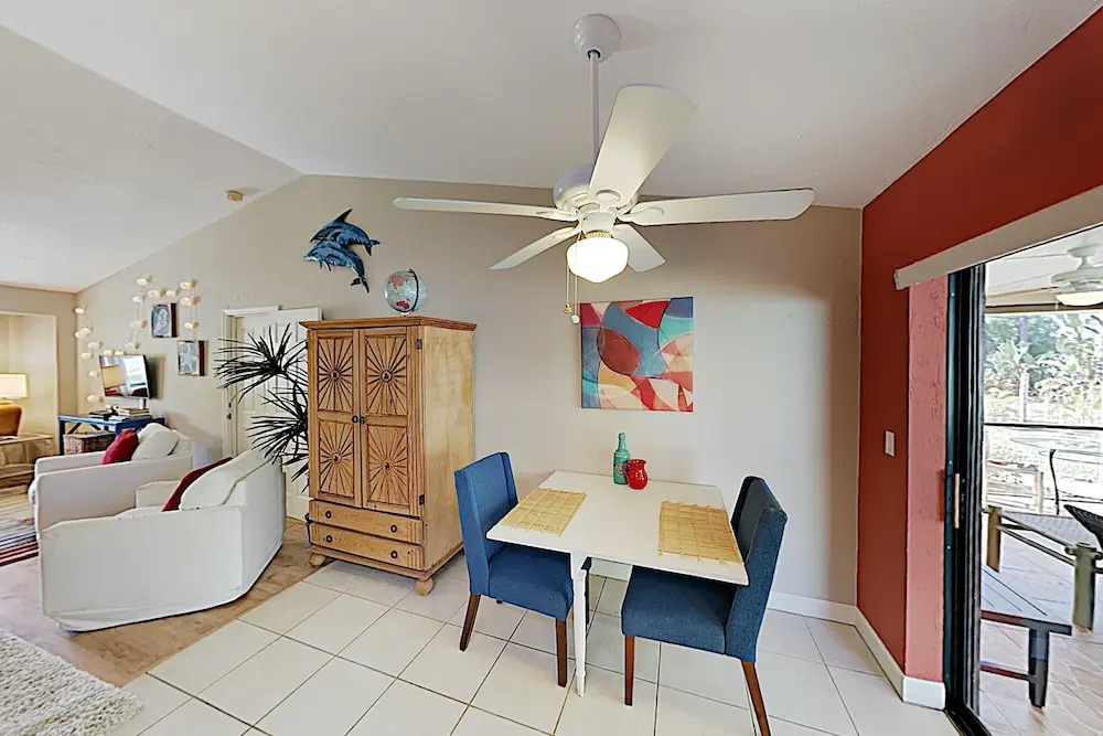 Lovely Creekside Setting - Dock, Tandem Kayak, Boat Ramp 3 Bedroom Home