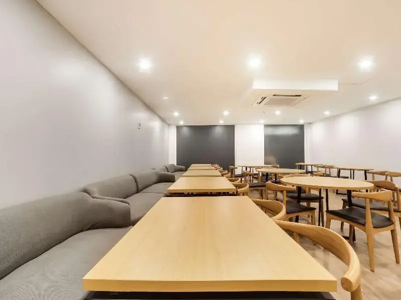 OYO Townhouse 141 Sector 14 Old Gurgaon