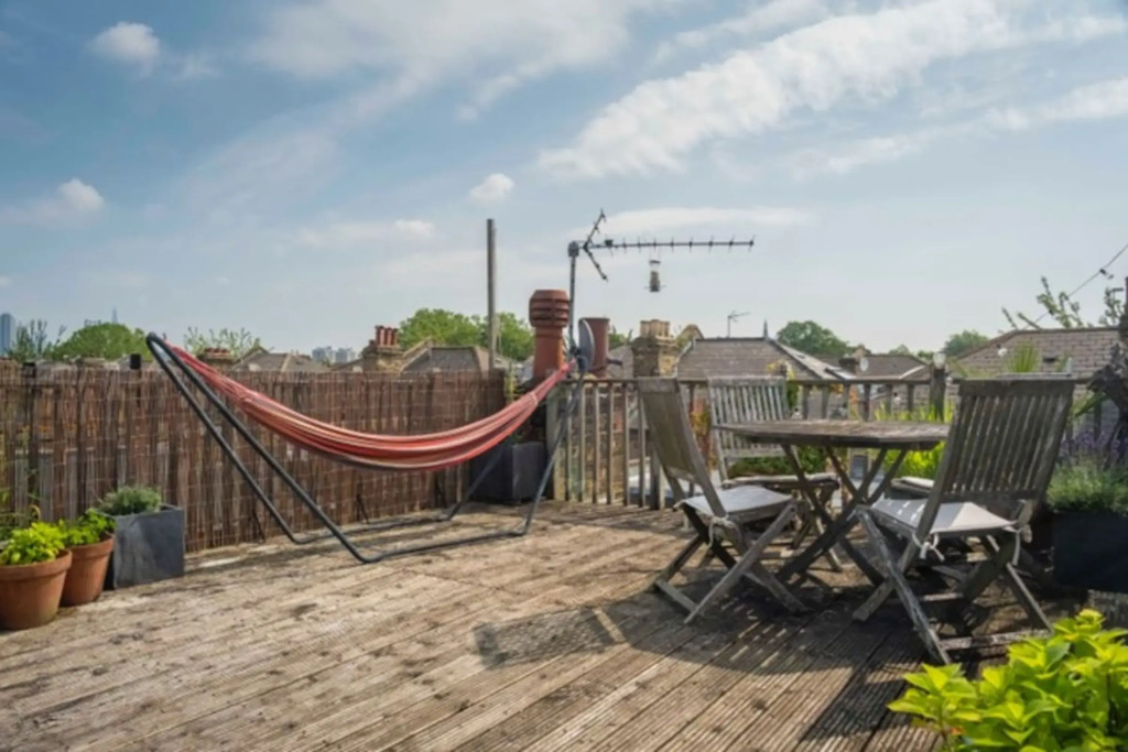 Bright Stockwell Apartment