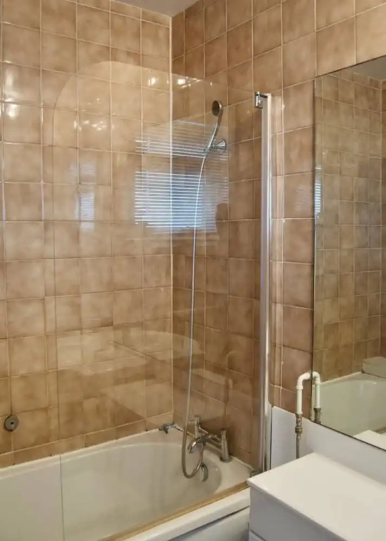 Bright and Spacious 2 Bedroom Flat off of Hackney Road