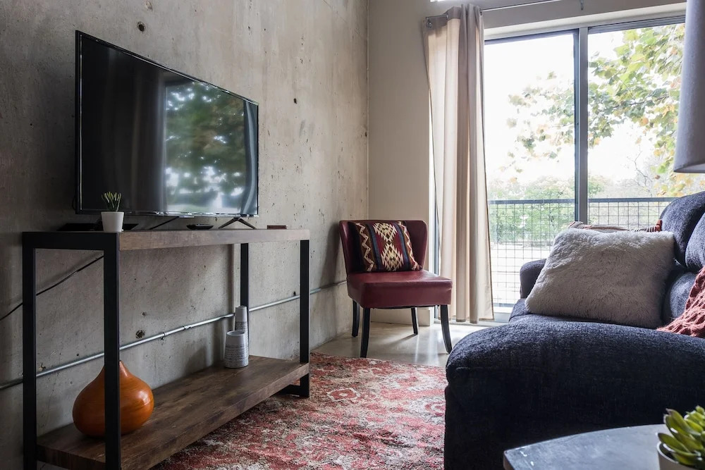 1 BR Loft Next to Riverwalk by Frontdesk