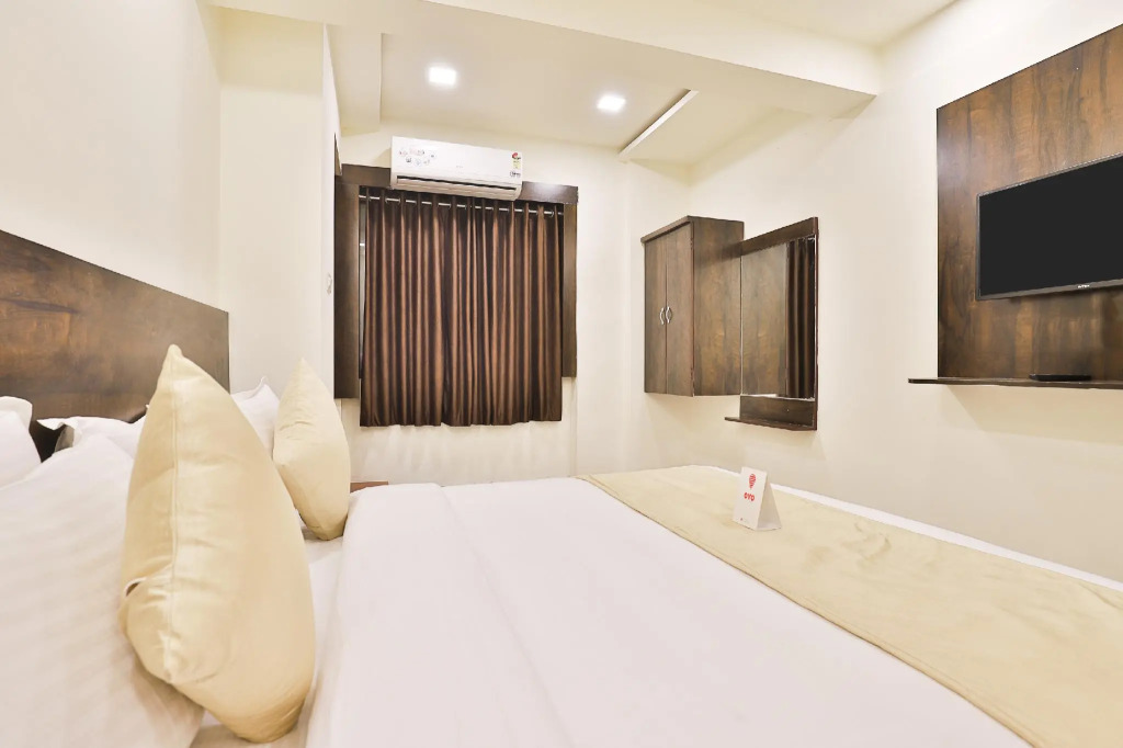 OYO 11072 Hotel Kajri Residency