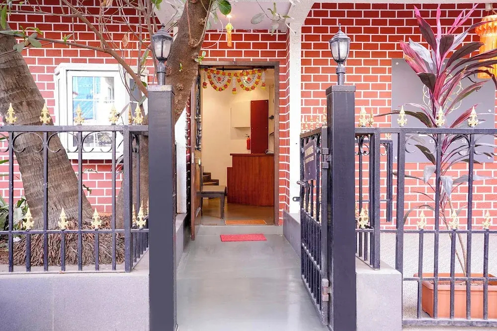 FabHotel Mumbai Corporate Rooms JB Nagar - Nr Airport
